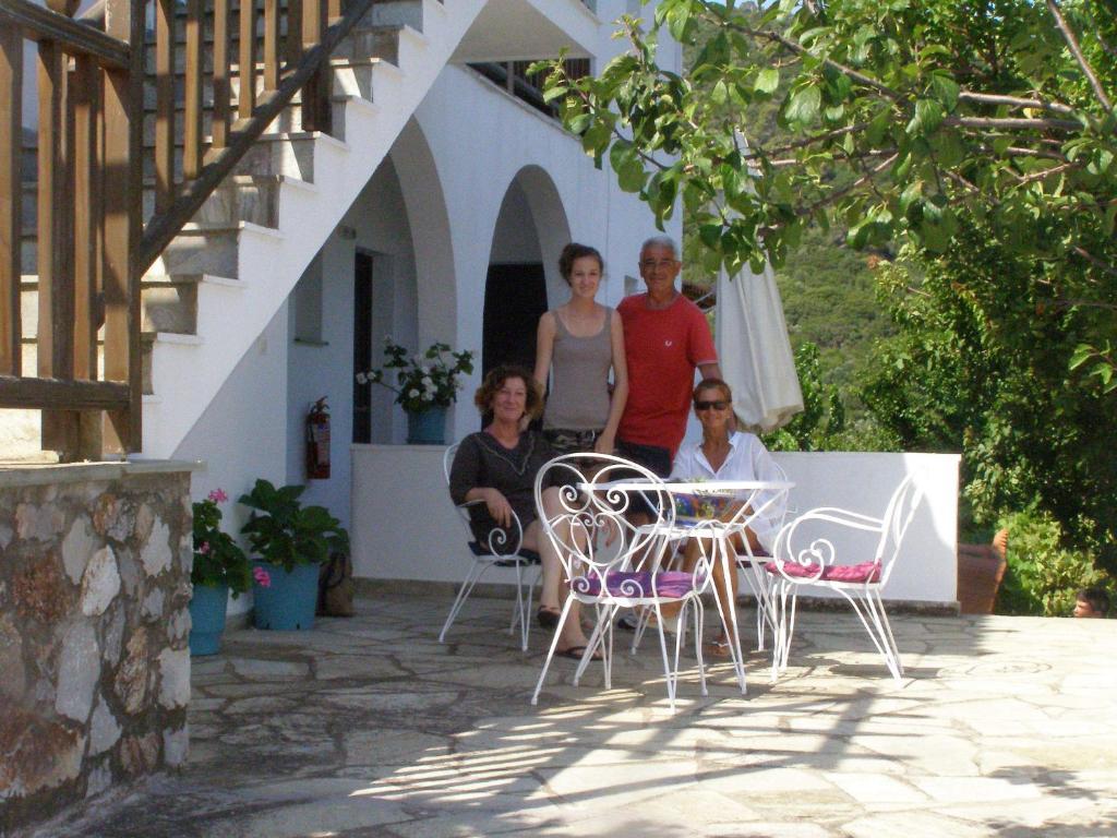 To Ktima Tis Matinas Hotel Stafylos Exterior photo